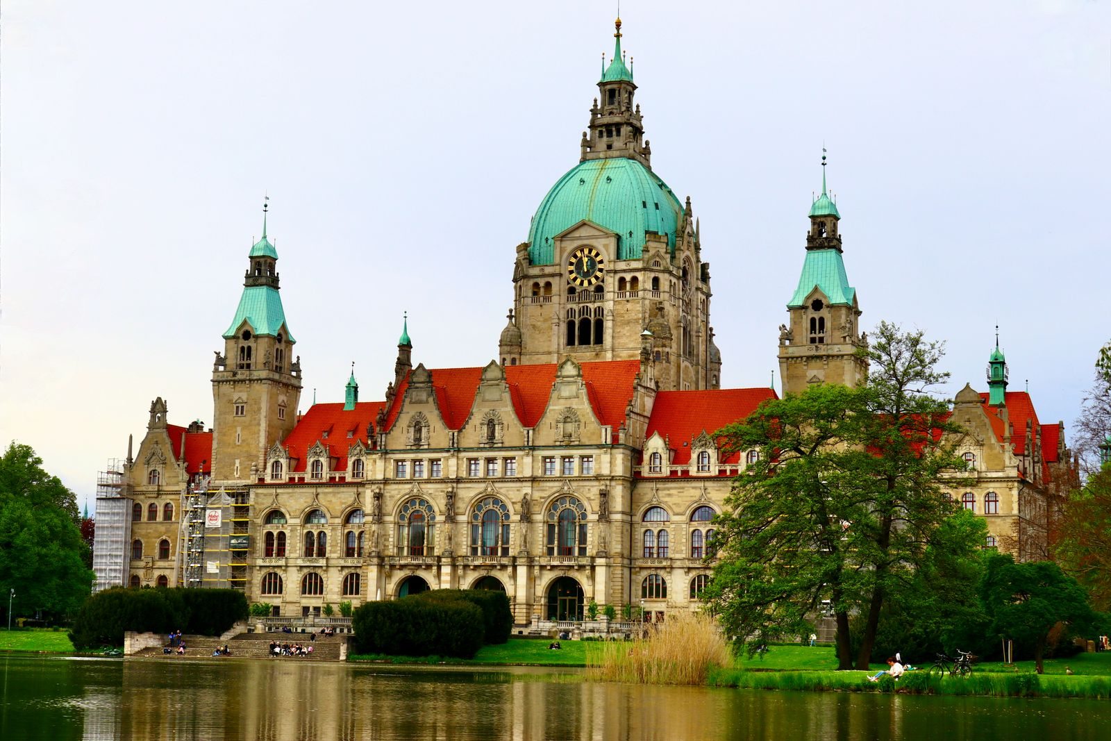 Hannover New Town Hall reflected in water