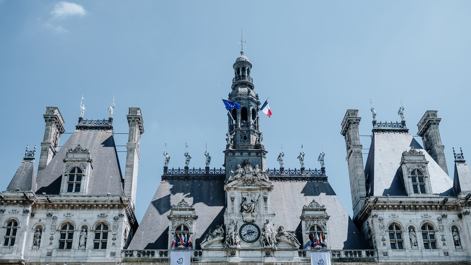 Architecture of the Hôtel de Ville in Paris