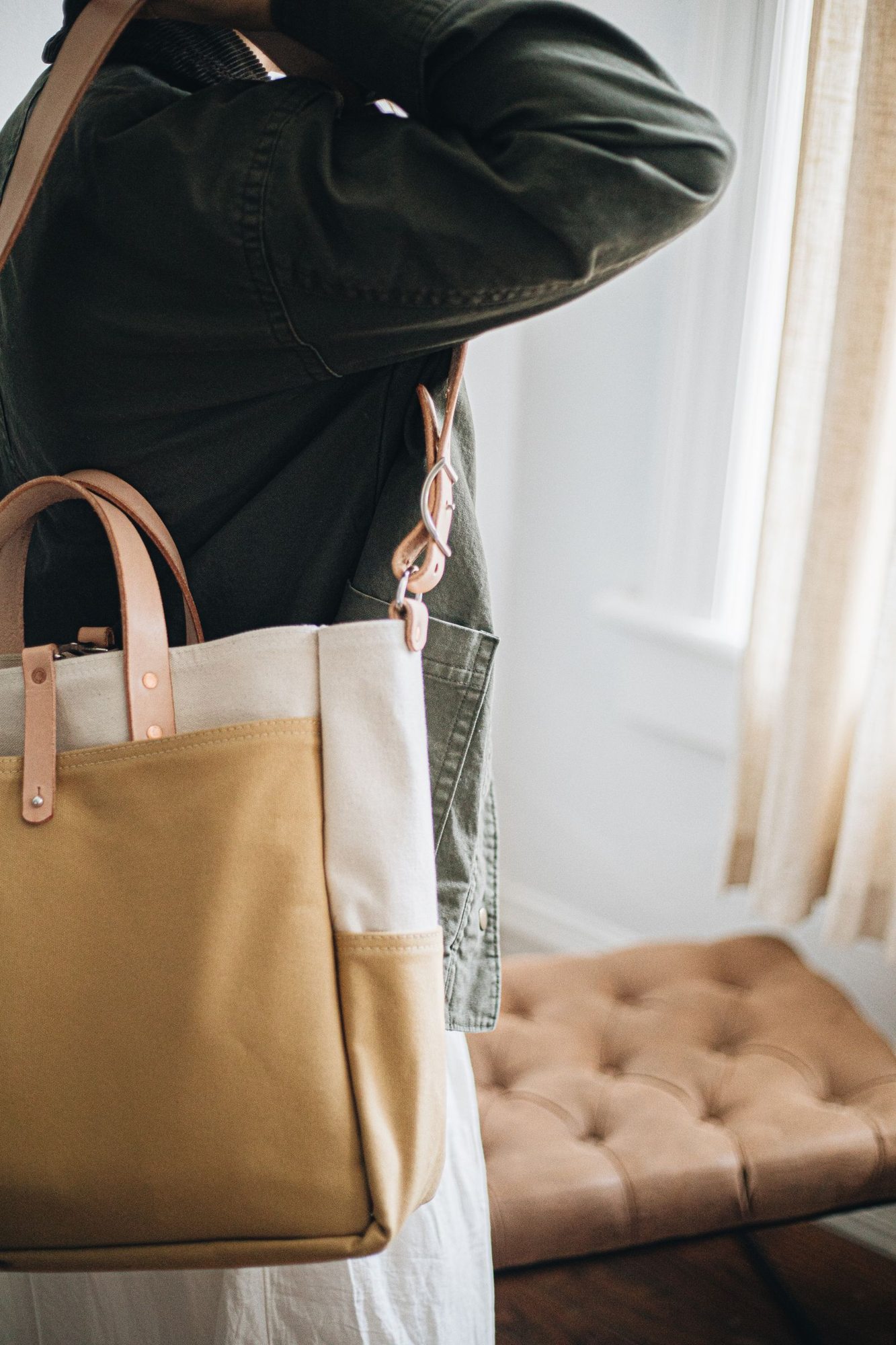 Fabric tote bag with reinforced handles