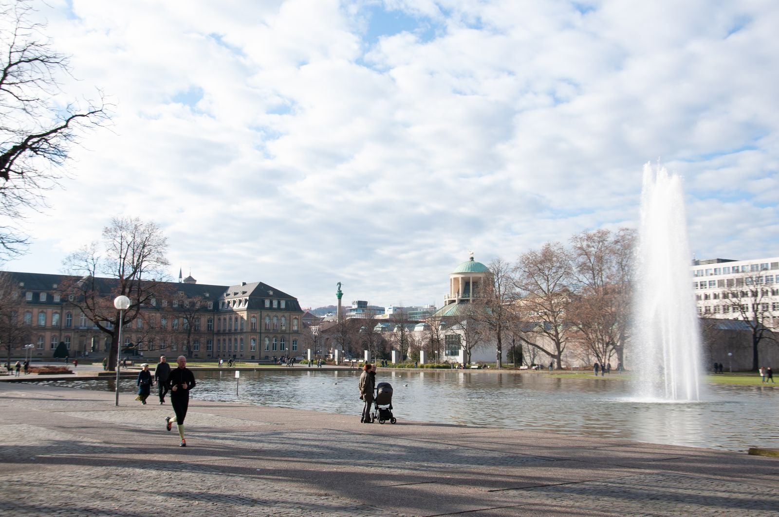 People beside the fountain and pond in Stuttgart's Schlossgarten